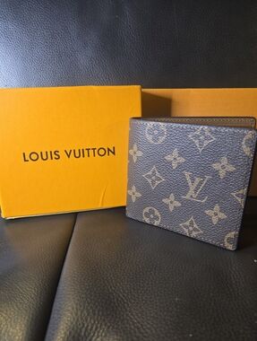 New Brown Men's Monogram Canvas Bifold Wallet (Box Included)